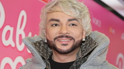 Kirkorov Yer kürəsini tərk edir: Görün itini də götürüb hara gedir