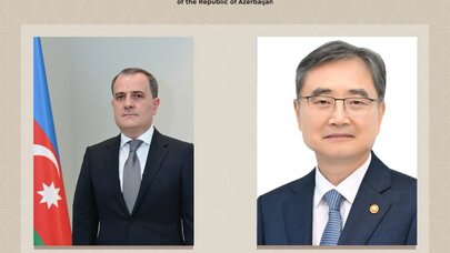 Ceyhun Bayramov koreyalı həmkarı ilə danışdı