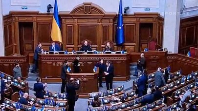 Parlamentdə gərginlik: Qadın deputat DAVA SALDI