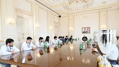 Güləş çempionatında medalçılar arasında qızların olmasına çox şadam - İlham Əliyev