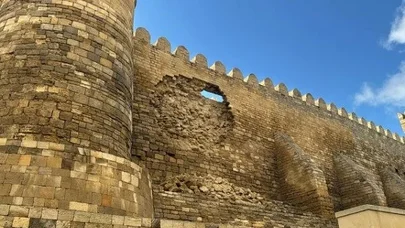 İçərişəhərdə qala divarının aşınan hissəsi bərpa edildi - VİDEO