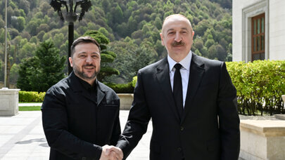 Zelenski İlham Əliyevə zəng etdi