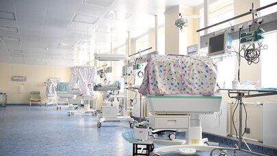Doğum evində dəhşət: Körpənin kəllə sümüyünü sındırdılar - 1,5 milyonluq təzminat tələb olunur