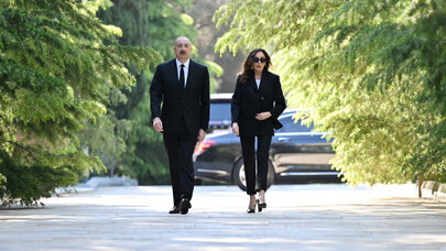 İlham Əliyev və Mehriban Əliyeva Ümummilli Liderin məzarını ziyarət etdilər