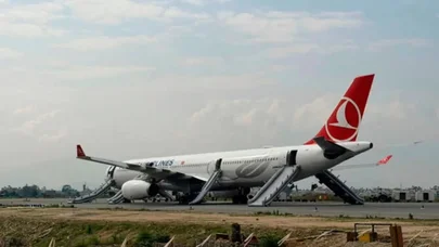 277 sərnişin olan Türkiyə təyyarəsi alovlandı - VİDEO