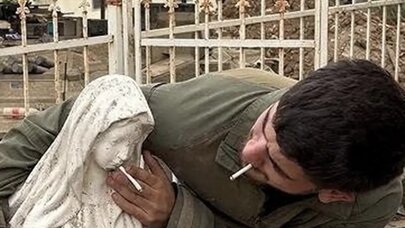 Məryəm Ana heykəlinin ağzına siqaret qoyan israilli hərbçilər belə cəzalandırıldı