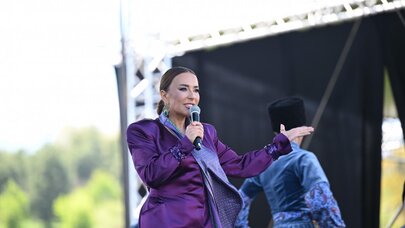 Xalq artisti “Xarı bülbül” festivalında çıxış etdi - VİDEO