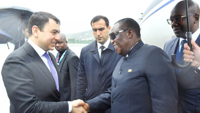 Zimbabvenin vitse-prezidenti Azərbaycana səfərə gəldi