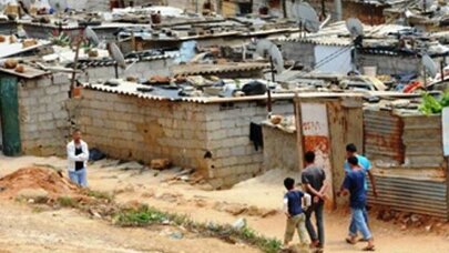 1 milyarddan çox insan gecəqondularda və ya qeyri-formal yerlərdə yaşayır