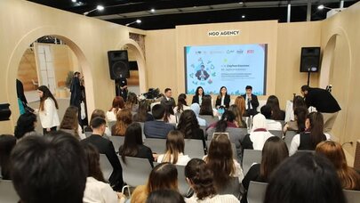 “WUF13 Urban Expo”dakı QHT Agentliyinin pavilyonunda sessiya keçirildi - Foto