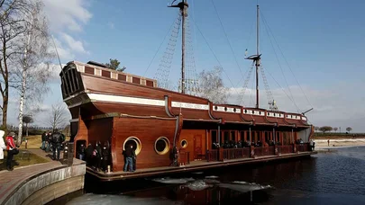 Keçmiş prezidentin məşhur restoran-gəmisi batdı - Foto