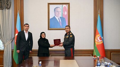 Zakir Həsənov Milli qəhrəmanların ailələrinə medallar təqdim etdi