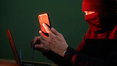 "iPhone" istifadəçilərinə xəbərdarlıq: Cihazlar bloklanır, pul tələb olunur