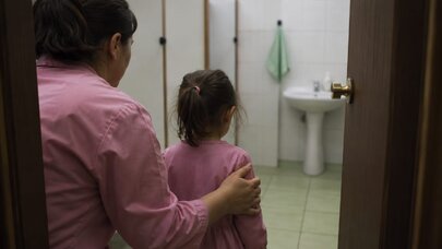 Bağçada müəmma: Uşaqları bir-bir tualetə aparıb və... - Polis hərəkətə keçdi