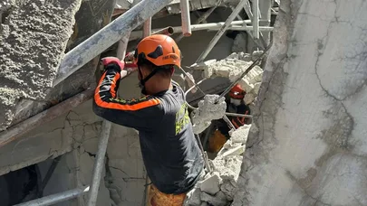 Xeyli sayda fəhlə uçan binanın dağıntıları altında qaldı