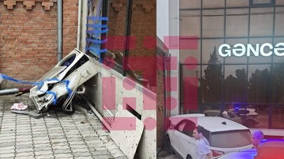 Sürücü avtomobili tibb mərkəzinə çırpdı - FOTOLAR