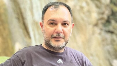"Anam ölən günün səhərisi səhnəyə çıxdım"