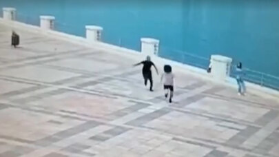 Bulvarda qıza qarşı iyrənc cinayətin görüntüləri yayıldı - Video