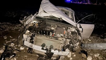 Avtomobil aşaraq çayın yatağına düşdü: 2 nəfər öldü - Foto