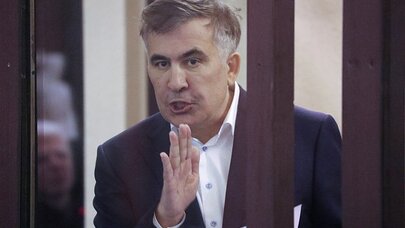 Saakaşvili həbsxanada tanınmaz hala düşdü: Yeni imici diqqət çəkdi - FOTO 