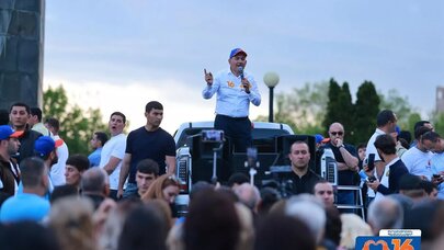 Paşinyanla bağlı diqqətçəkən iddia: Tədbirlərə şəxsi ofisiantı ilə gedir