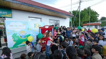 “OBA”dan 1 İyun Uşaqların Beynəlxalq Müdafiəsi günüylə bağlı Xocalı balalarına sevinc dolu anlar -  VİDEO