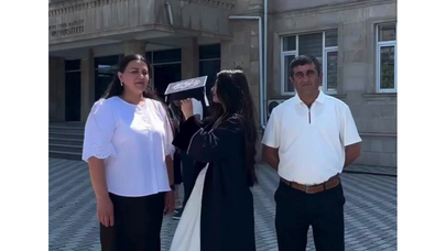 Tələbə qızın bu hərəkəti hamını KÖVRƏLTDİ - VİDEO