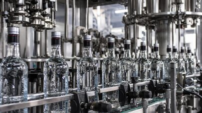 Alkoqol bazarında sərt qadağa: Bu şəxslərə...