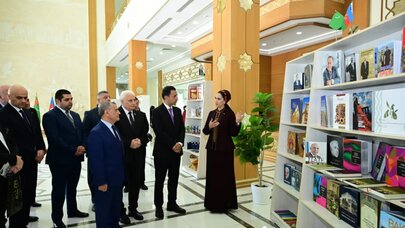 Türkmənistanda Azərbaycan kitabları üçün xüsusi guşə yaradıldı - FOTO