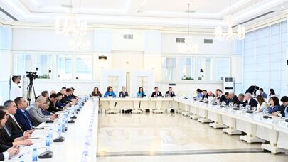 Parlamentdə komitələrin birgə iclası və ictimai dinləmə keçirildi