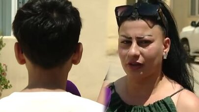“Müəllimi oğlumun çeynədiyi saqqızı dərsdə onun başına yapışdırıb” - VİDEO