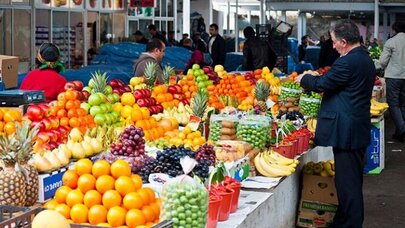 Hazırda bazarlarda gilas və çiyələk görün neçəyə SATILIR