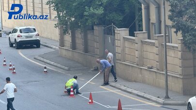 AYNA bu küçəni də zəbt etdi: Yolu daraltdı, qəza şəraiti yaratdı - Foto/Video