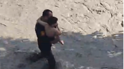 Polis çaya düşən azyaşlını xilas etdi - Babası boğuldu