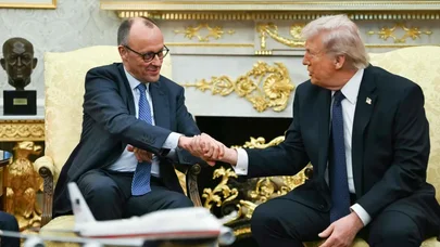 Merz Trampa xüsusi hədiyyə hazırlayıb - "Der Spiegel"