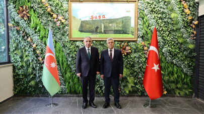 Kamran Əliyev Qarsdakı Baş Konsulluqda - Foto