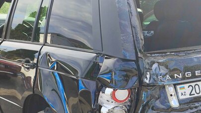 "Range Rover" sərnişin avtobusu ilə toqquşdu: çoxlu sayda yaralı var - Foto