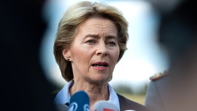 Ursula fon der Lyayen: Bu ölkə alov içində olduqca, sülh olmayacaq