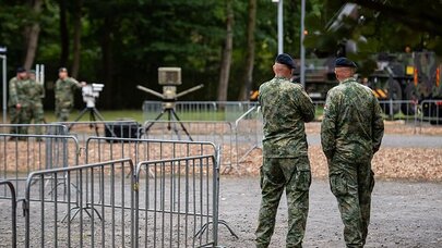 Müharibə qaçılmazdır: Bu ölkədə rus əsirlərin saxlanması üçün düşərgə yaradılır
