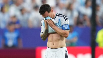 Atasının durumu ağırdır – Messi ona görə ağlayıb