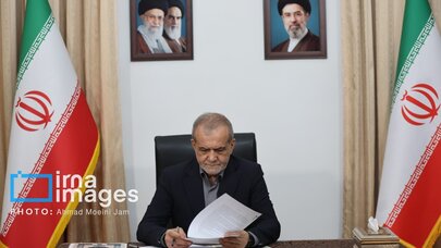 Pezeşkianın tarixi sənədi imzaladığı anlar - Foto