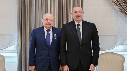 İlham Əliyev Qurban Qurbanova "Dostluq" ordenini təqdim etdi