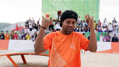 Ronaldinyo karyerasını bərpa etdi