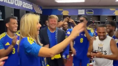 Kral və kraliça da futbolçulara qoşulub oynadılar - Video