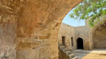 Qaradağda tarixi karvansaraya qanunsuz müdaxilə edilib