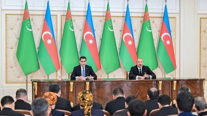 Prezidentlər mətbuata bəyanatlarla çıxış etdi