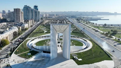 Türkmənistan Prezidenti Zəfər parkını ziyarət etdi