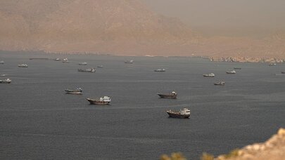 İran neft ixracını artırdı - Hörmüz boğazında hərəkətlilik pik həddə