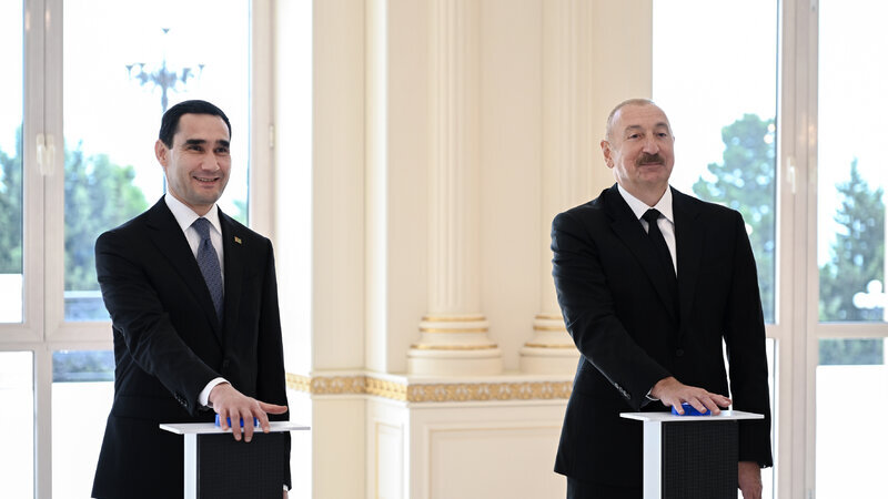 Azərbaycan Türkmənistana tanker hədiyyə etdi - FOTO