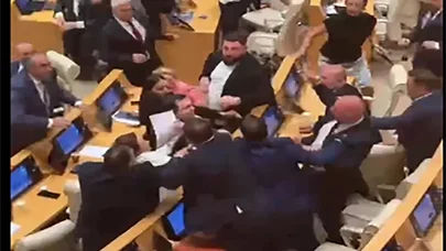 Gürcüstan parlamentində dava düşdü